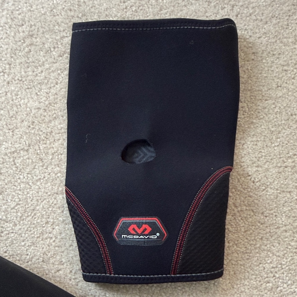 McDavid Black Knee Sleeve